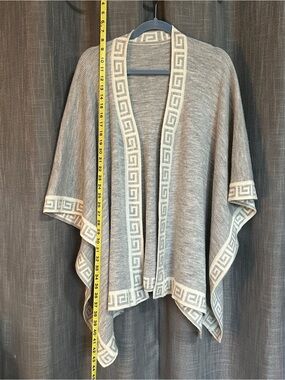 Women's Gray Knit Open-Front Sweater Wrap with Ivory Trim